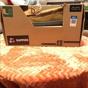 FOCO NCAA Team Logo Moccasin Slippers - College Team Slippers For Men & Women